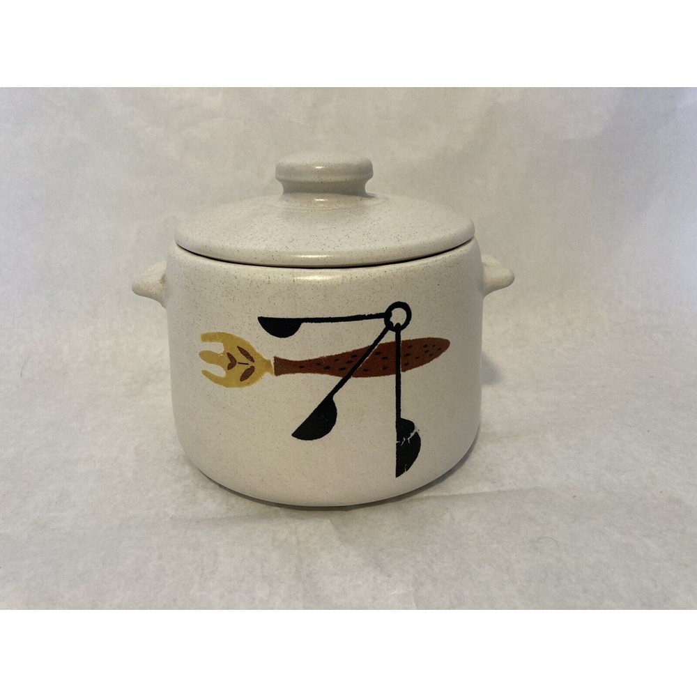 Vintage West Bend Pottery Stoneware 2 quart Bean Pot Crock with lid